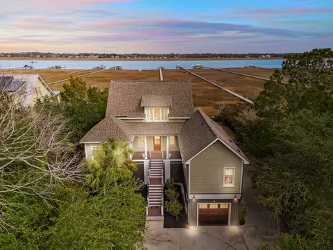 1352 Headquarters Plantation Dr, Johns Island, SC 29455