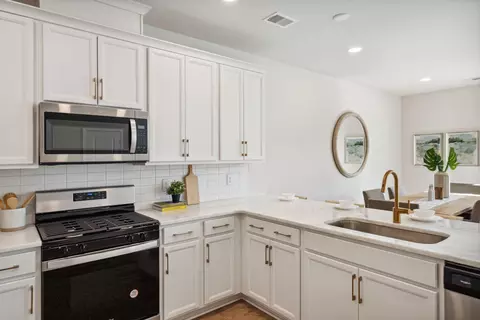 Kitchen - 739 Alma Square Dr, Moncks Corner, SC 29461 photo 7 of 8