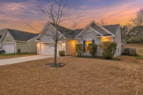 532 English Oak Cir, Moncks Corner, SC 29461