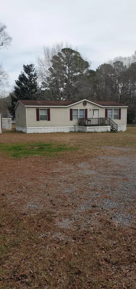1136 Harristown Rd, Bonneau, SC 29431