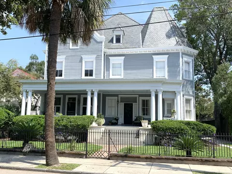52 S Battery #E, Charleston, SC 29401