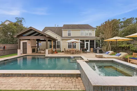 2011 Hammond Dr, Mount Pleasant, SC 29466