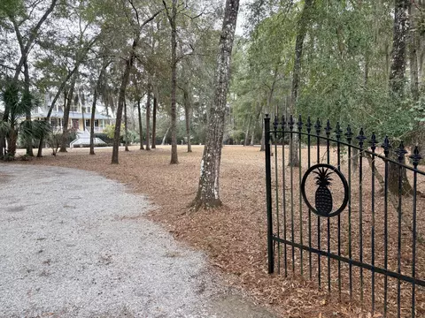 8970 Palmetto Rd, Edisto Island, SC 29438