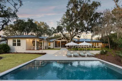 319 Hobcaw Dr, Mount Pleasant, SC 29464