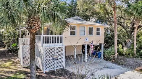 2212 Jenkins St, Edisto Island, SC 29438