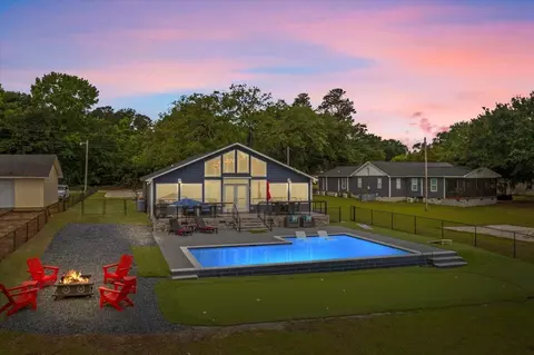 1317 Lakeview Dr, Manning, SC 29102