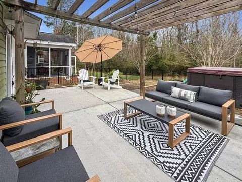 Exterior - 136 Fulmar Pl, Charleston, SC 29414 photo 4 of 8