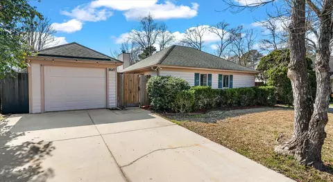 8687 Elsinore Ct, North Charleston, SC 29406