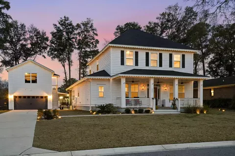 1055 Stonehenge Dr, Hanahan, SC 29410