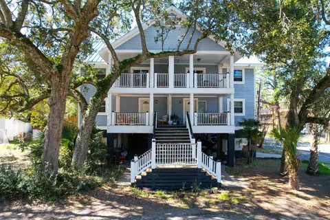 124 E Hudson Ave, Folly Beach, SC 29439