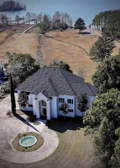 2030 W Lake Shore Dr, Pinopolis, SC 29469