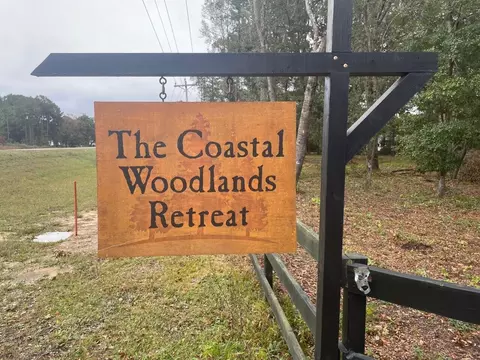 5565 Huckleberry Ln, Mcclellanville, SC 29458