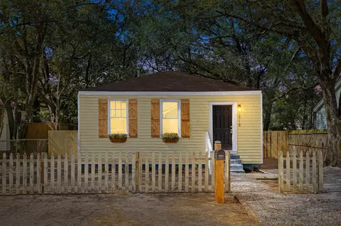 2718 E Surrey Dr, North Charleston, SC 29405