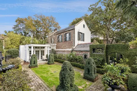 12 A Bedons Aly, Charleston, SC 29401