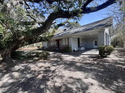 1438 Folly Rd, Charleston, SC 29412