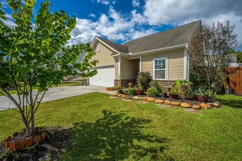 419 Thoroughbred Dr, Moncks Corner, SC 29461 photo 1