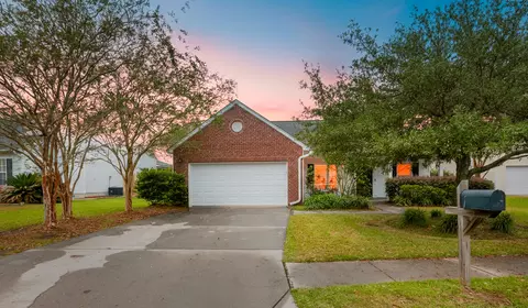 518 Holiday Dr, Summerville, SC 29483