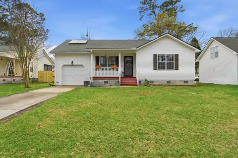 121 Apache Dr, Summerville, SC 29483