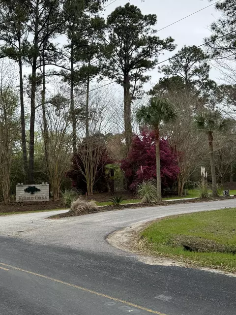 49 Seaside Ln, Edisto Island, SC 29438
