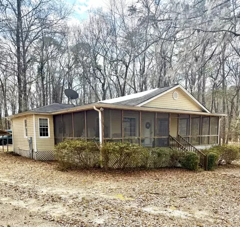 648 Stumphole Rd, Elloree, SC 29047