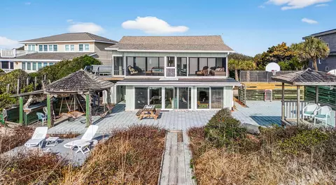 472 Myrtle Ave, Pawleys Island, SC 29585