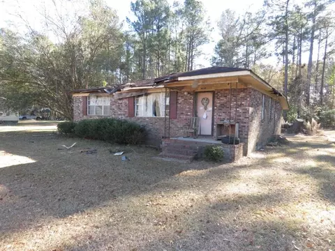 2137 Beulah Rd, Smoaks, SC 29481