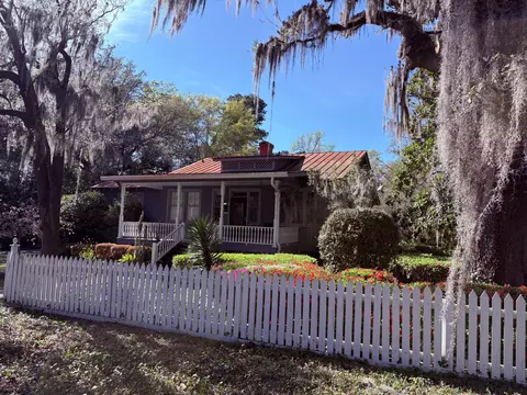 102 S Palmetto St, Summerville, SC 29483