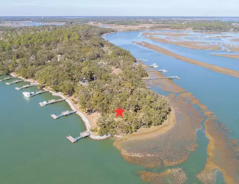 20 Claires Point Rd, Beaufort, SC 29907