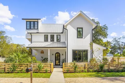 641 Palmetto St, Mount Pleasant, SC 29464