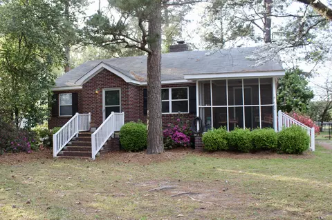 460 Hampton St, Elloree, SC 29047