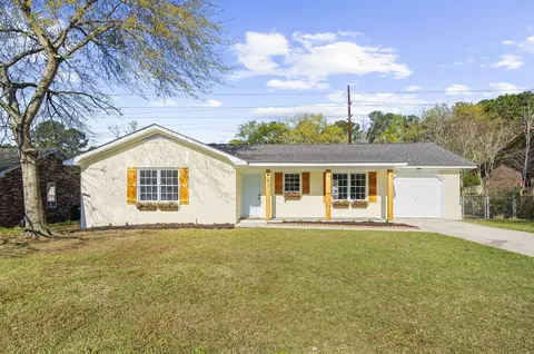 302 Gippy Dr, Summerville, SC 29486