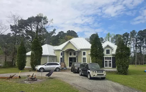 208 Ambassador Ave, Moncks Corner, SC 29461