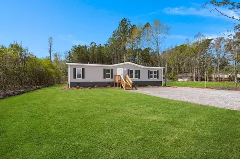 8996 Old State Rd, Holly Hill, SC 29059