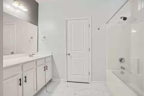 Bath - 265 Oglethorpe Cir, Moncks Corner, SC 29461 photo 2 of 2