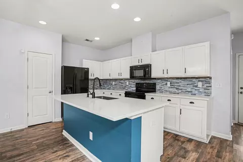 Kitchen - 265 Oglethorpe Cir, Moncks Corner, SC 29461 photo 2 of 4