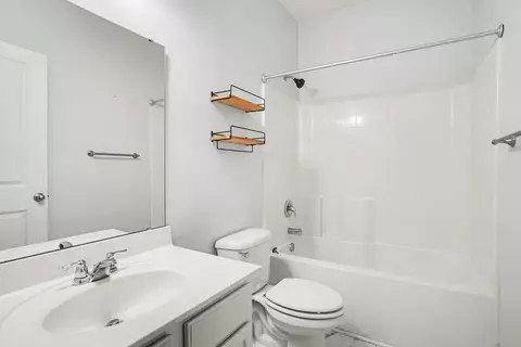 Bath - 265 Oglethorpe Cir, Moncks Corner, SC 29461 photo 1 of 2