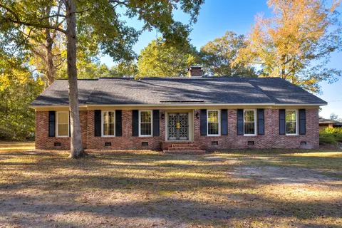 623 Pickwood Dr, Manning, SC 29102