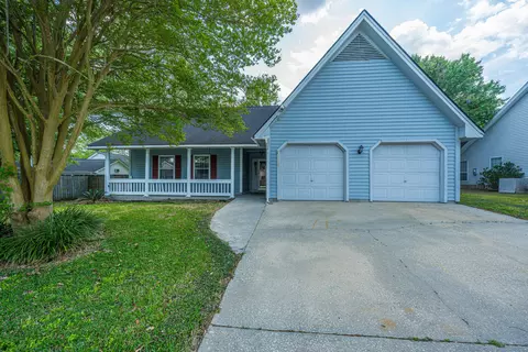 209 Woodland Lakes Rd, Goose Creek, SC 29445