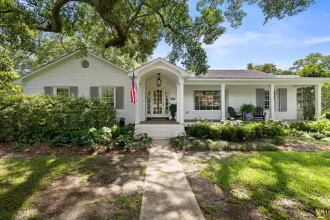 299 Hobcaw Dr, Mount Pleasant, SC 29464