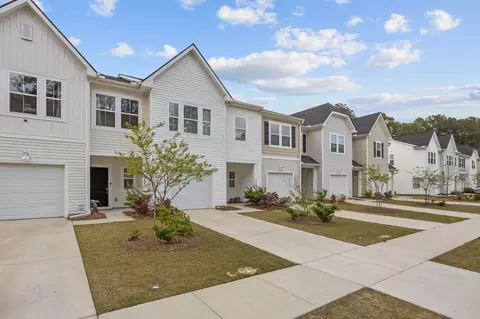 Exterior - 4005 E Associate Dr, North Charleston, SC 29418 photo 3 of 9