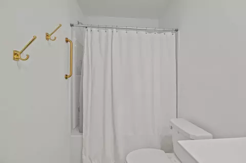 Bath - 4005 E Associate Dr, North Charleston, SC 29418 photo 3 of 5