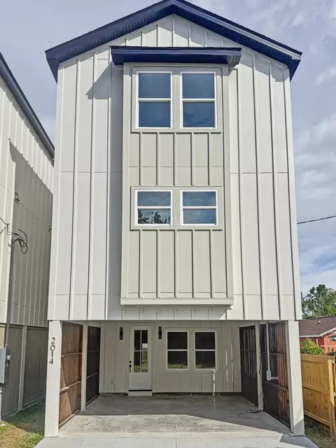 2014 Comstock Ave, North Charleston, SC 29405