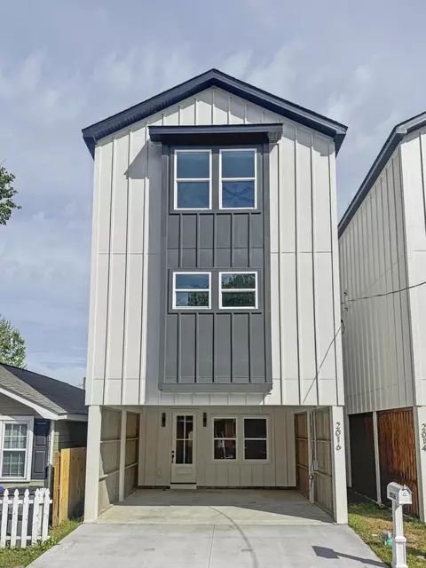 2016 Comstock Ave, North Charleston, SC 29405