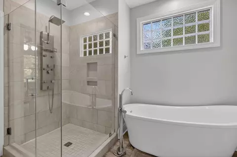 Bath - 3312 Rees Row, Mount Pleasant, SC 29466 photo 3 of 5