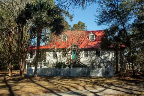 715 Ramshorn Ln, Mcclellanville, SC 29458