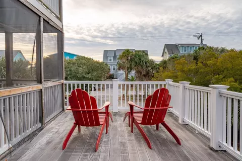 904 E Arctic Ave, Folly Beach, SC 29439