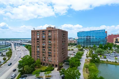14 Lockwood Dr #9J, Charleston, SC 29401