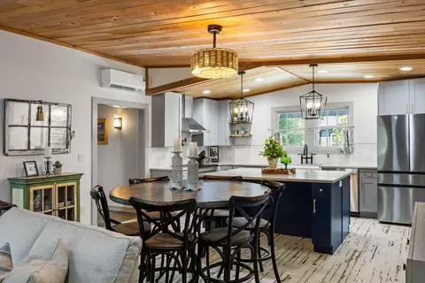 212 E Hudson Ave, Folly Beach, SC 29439