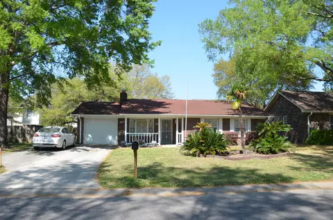 19 Lighthouse Dr, Goose Creek, SC 29445