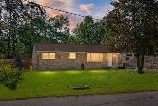 109 N Hampton St, Summerville, SC 29483